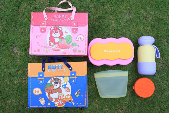 मकरॉन सिलिकॉन लंच गिफ्ट सेट ️ डिवाइड बेंटो बॉक्स, 304 स्टेनलेस स्टील की बोतल, सिलिकॉन फूड बैग और स्टोरेज कंटेनर पर्यावरण के अनुकूल छुट्टी टेबलवेयर